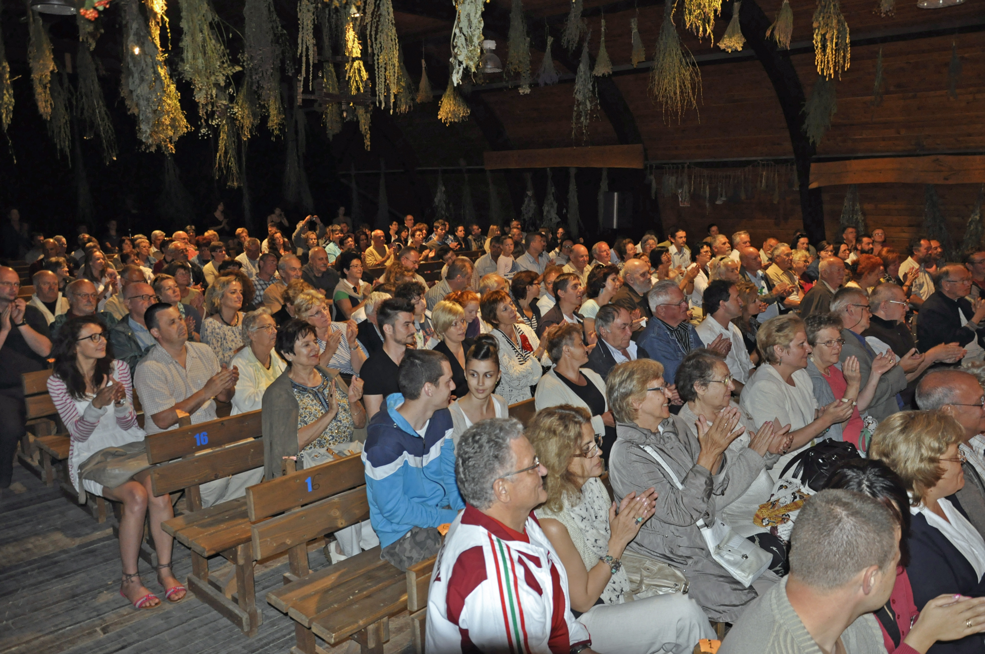 Teatrul şură - Csűrszínház - Barn theatre